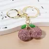 Llavero Colgante de Cereza de Aleación Adornado con Diamantes Adorno de Fruta Colgante para Bolso de Mujer Estilo de Moda Lindo