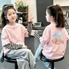 Camiseta de manga larga para niña, colección primavera/otoño 2026, elegante, algodón puro, look en capas, adecuada para niños mayores, diseño de dibujos animados, top de capa interior
