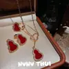 Joalheria: Colar de Diamante Brilhante com Cabacinho Vermelho das Seis Joias e Cabacinho Branco de Madrepérola Australiana, Conjunto de Brincos e Anel de Alto Padrão Personalizado para Sorte e Prosperidade para Reunião Anual