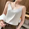 Nueva camisola de verano para mujer con cuello en V y tirantes finos, adecuada para usar en capas o como top exterior para un look moderno