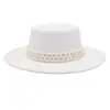 Sombrero de ala ancha francés transfronterizo para mujer estilo Hepburn Sombrilla Sombrero de fieltro Novia Ancho Novia Sombrero de jazz Cadena de perlas Sombrero de lana Negro