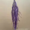Arreglos florales colgantes con miles de hebras verdes, blancas, burdeos, color champán, rosas, azules y moradas para fondos de bodas y salones de ceremonia