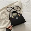 Bolsa de Mão Pequena Feminina Versátil, Bolsa de Ombro da Moda Tendência, Novo Estilo Popular 2025, Bolsa Transversal Quadrada Pequena de Celebridade da Internet