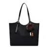 Bolso de mujer retro de color liso muy vendido, modelo nuevo 2026, bolso de hombro de alta gama, bolso tote de gran capacidad, bolso de moda para el día a día