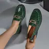 Sapatos de Couro Estilo Britânico Plus Size de Verão Sapatos Preguiçosos Slip-on Sapatos Quentes Transfronteiriços Sapatos de Macarrão Brilhante Sapatos Sociais de Negócios