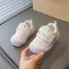 Sapatos Pré-caminhada para Bebês e Crianças Pequenas 2026 Novo Estilo de Outono Sapatos Funcionais para Crianças Pequenas Sola Macia Antiderrapante Sapatos para Bebês e Crianças Pequenas Aprendendo a Andar