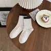 Nuevos calcetines de otoño e invierno hasta la pantorrilla, esquema de color gris, con detalles de lazo, patrones de cuadros, rayas y lunares estilo coreano, versátiles para varios atuendos