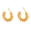 Pendientes Radiantes de Girasol Omaca Forma de C Moda Exquisita Horno Galvanoplastia al Vacío Color Oro 18K Pendientes Conservadores de Color Venta al por Mayor