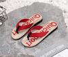 Novas chinelas masculinas 2020 chinelas de EVA com textura de madeira comércio transfronteiriço chinelos de praia masculinos modernos em inglês