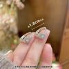 Pendientes de flores de cuatro hojas con microincrustaciones de circonita estilo Chanel, ligeros y lujosos, con diseño de nicho, que combinan con todo.