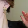 Pendientes de letra con pasador de acero para mujer, moda simple, Joker, pendientes exquisitos, pendientes de lujo ligero, alto sentido, diseño de nicho, venta al por mayor