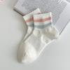 Calcetines de mujer calcetines primavera y verano transpirables absorbentes del sudor combinación de colores calcetines de tubo verano delgados deportivos tubo corto calcetines sin costuras