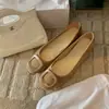 Versão em pele de ovelha ~ Aumento interno de altura de ~ 4 cm, bico redondo elegante e feminino, fivela quadrada, bico baixo, sapatos femininos para o dia a dia, sapatos baixos versáteis para mulheres