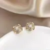Brincos de Flor de Pérola Coreanos para Mulheres, Brincos de Luxo Leve e de Alta Qualidade, Estilo Novo, Moda de Nicho, Brincos Versáteis Venda por Atacado