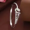 Suministro Exclusivo Transfronterizo de Pulseras de Acero Titanio con Diseño Espiral Hueco y Diamantes Completos, Pulseras Exquisitas y de Alta Gama para Mujer, Venta Directa del Fabricante