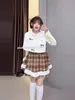 Ropa para Mujer Tallas Grandes: Top de punto tipo capa de cuello alto sin hombros combinado con falda a cuadros marrones con ribete de encaje, conjunto adelgazante para primavera y otoño