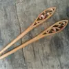 Pequeño ciruelo al por mayor hecho a mano de madera de durazno jarrón para palillos peinado joyería compleja clásica de madera palillos estilo étnico accesorios para el cabello