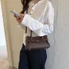 Bolso de mano pequeño versátil de alta gama de estilo coreano para mujer, nuevo súper popular 2026, bolso cruzado tipo cubo con textura retro