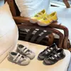 Zapatos casuales versátiles de moda imprescindibles para bebés niños, nuevo diseño de zapatillas deportivas elegantes para otoño temprano 2026 para bebés niñas