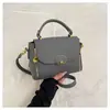 Bolso Cuadrado Pequeño Vintage de Gama Alta para Mujer 2025 Nueva Moda de Invierno Bolso de Hombro/Axila de Nicho Bolso Cruzado Versátil