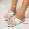 Sapatos femininos plus size de moda transfronteiriça para comércio exterior, sapatilhas de malha com fivela, acabamento em verniz, confortáveis, respiráveis, design vazado