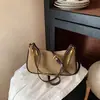 Bolso de axila de cadena retro de lujo ligero para mujer, bolso de hombro cruzado versátil, bolso de axila de patchwork de terciopelo mate, nuevo estilo de otoño 2026
