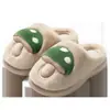 Novas pantufas de algodão em formato de cogumelo para mulheres, adequadas para outono e inverno, antiderrapantes, quentes e fofas, disponíveis em pares, e também para homens; atacado