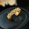 Anillo Vintage Estilo Corte Doble Cara Patrón Diamante Color Turmalina Rosa Anillo Cerrado con Fila de Diamantes Dorados, Anillo Apilable con Diseño Hueco de Encaje