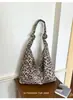 Bolso de lona nuevo estilo japonés y coreano con estampado de leopardo para estudiantes mujeres, adecuado para la escuela, bolso cruzado, bolso de hombro de terciopelo simple y versátil