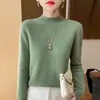 Suéter de lana cálido de punto con cuello semialto, modelo nuevo sin costuras, versátil para otoño e invierno, capa base de moda para mujer