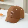 Boné de Baseball Simples com Letras Estilo Coreano para Crianças Pequenas, Boné Versátil com Proteção Solar para Primavera ao Ar Livre para Meninos e Meninas, Atacado
