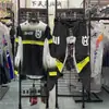 Versátil y popular traje de carreras para motocross SHOT Husqvarna, disponible para entrega inmediata