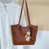 Bolso tote tejido retro para mujer, nueva colección de otoño 2026, diseño de alta gama, gran capacidad, adecuado para ir al trabajo, se puede llevar como bolso de hombro o bolso de mano, o colgarlo bajo el brazo