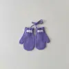 Guantes Coreanos para Niños Qiunan, Nuevo Estilo Otoño e Invierno, Color Sólido, Sencillos, Cálidos, de Dedo Completo, con Cuerda para Colgar en el Cuello para Bebés