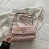 Outono 2026 Bolsa Quadrada Pequena com Corrente Estilosa Design Nicho Retrô Bolsa de Ombro Único Fashionável Tendência Casual Bolsa de Axila