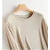 Hermosa camiseta básica de manga larga de color liso con cuello redondo, corte ajustado y elegante, para principios de otoño, con mezcla de lana