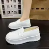Zapatos de enfermera cálidos con forro de polar para mujer para el invierno 2026, con suela suave, diseño transpirable y apertura poco profunda, lo que los hace cómodos para estar de pie durante largos períodos e ideales para el trabajo