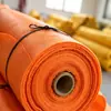 La tela para conductos de aire de minería tiene propiedades resistentes al desgaste y puede adaptarse a escenarios de ventilación subterránea, poseyendo características resistentes al desgarro.