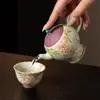 Bule Redondo com Flor de Videira Roxa Pintado à Mão no Estilo das Dinastias Tang e Song com Escultura Vermelha de Pedra de Fogo, Conjunto de Chá Kung Fu para Uso Doméstico, Bule de Cerâmica com Filtro de Furo de Bola