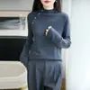 Suéter de punto fino para mujer, nueva colección otoño/invierno 2026, con cuello semi-alto y decoración de botones diagonales, elegante y adecuado para capas casuales