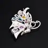Novo broche de borboleta colorida com incrustação de diamante de cobre, corsage de luxo leve e elegante, pino de temperamento moderno e requintado, acessório feminino