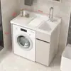 Gabinete de lavandería para balcón de aluminio tipo panal con lavadora integrada, incluyendo una tabla de lavar y un fregadero de piedra de cuarzo artificial con una barrera de agua