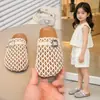 Meias-sandálias fechadas estilo Birkenstock para meninas, Novas sandálias de pescador vazadas trançadas em rede estilo francês de verão, Chinelos da moda estilo coreano