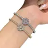 Pulsera con Cierre de Flor Ovalada de Circonita Estilo Retro Francés, Pulsera de Lujo Ligero de Gama Alta con un Diseño Único, Joyería de Nicho para Mujeres