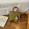 Bolso Cubo de Mano de Nicho Estilo Coreano para Mujer Nuevo Otoño/Invierno 2026 Bolso de Hombro Único Bordado con Hilo Acolchado de Diamantes Bolso Cruzado para el Trabajo y los Viajes