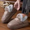 Pantuflas de algodón de invierno para hombre, talla grande, estilo nuevo 2026, para uso en interiores, antideslizantes, cálidas y con suela gruesa forrada de felpa