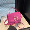 Bolso de mujer personalizado de moda simple, nuevo bolso de hombro portátil de nicho de otoño 2024, bolso cruzado cuadrado pequeño con textura retro