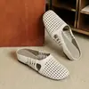 Pantuflas de cuero tejidas para mujer con punta abierta, sandalias de verano para exteriores 2026 tipo slip-on con tacón oculto, estilo popular