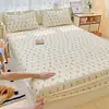 Fabricante fornece lençol de baixo com elástico de algodão tricotado com sensação de nuvem, protetor de colchão antiderrapante fresco e simples para casa, capa de colchão para dormitório