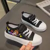 Tênis de Lona Infantil 2026 Nova Coleção Primavera e Outono Sapatos para Meninas para Alunos do Ensino Fundamental e Mais Velhos, Tênis Casuais Brancos com Solas Macias